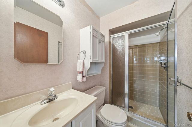 32845 Northampton Drive, Warren, MI 48093