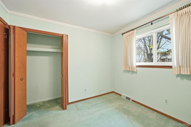 32845 Northampton Drive, Warren, MI 48093