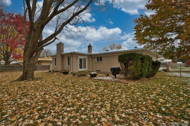 32845 Northampton Drive, Warren, MI 48093