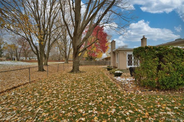 32845 Northampton Drive, Warren, MI 48093