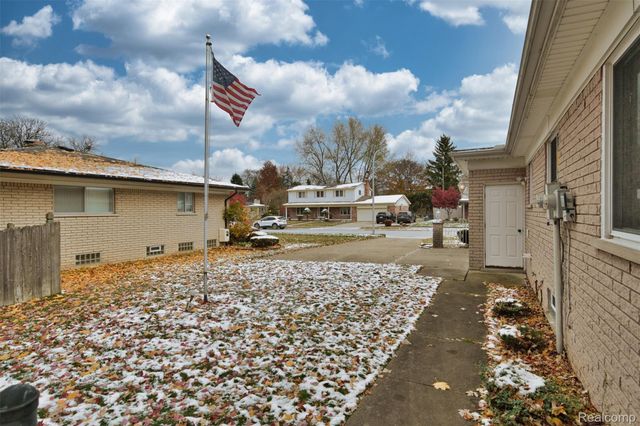 32845 Northampton Drive, Warren, MI 48093