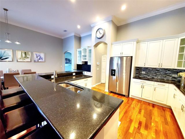 10004 TREE TOPS LAKE ROAD, Tampa, FL 33626