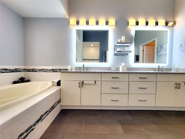 10004 TREE TOPS LAKE ROAD, Tampa, FL 33626