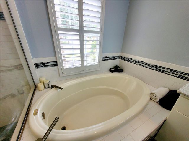 10004 TREE TOPS LAKE ROAD, Tampa, FL 33626