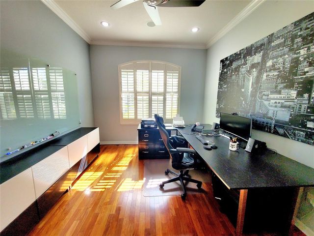 10004 TREE TOPS LAKE ROAD, Tampa, FL 33626