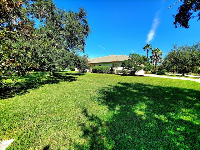 10004 TREE TOPS LAKE ROAD, Tampa, FL 33626