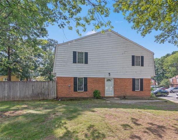 12715 Woodside LN, Newport News, VA 23602