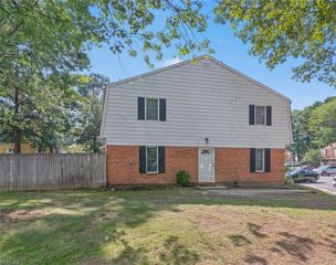 12715 Woodside LN, Newport News, VA 23602
