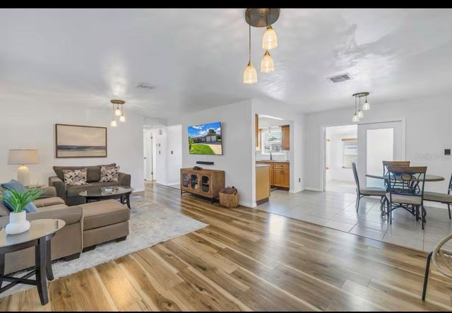 8199 115TH STREET, Seminole, FL 33772