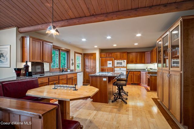 12466 N Holmes LN, Hayden, ID 83835