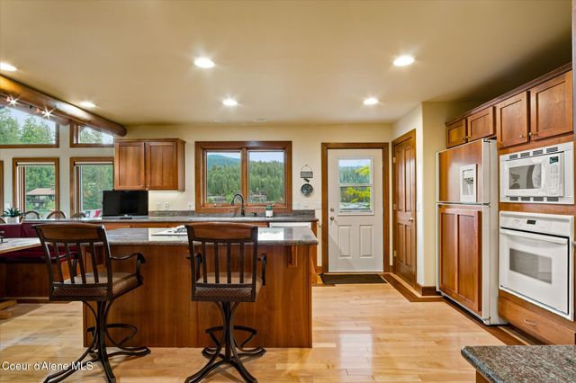 12466 N Holmes LN, Hayden, ID 83835