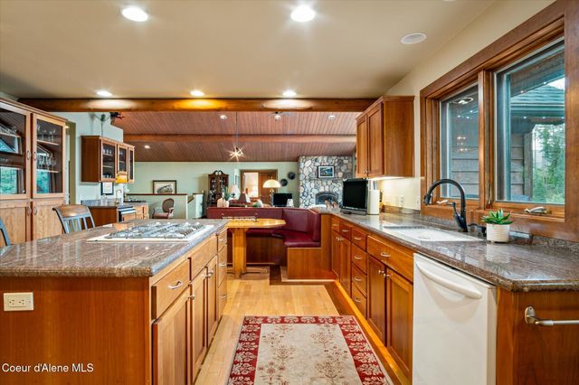 12466 N Holmes LN, Hayden, ID 83835