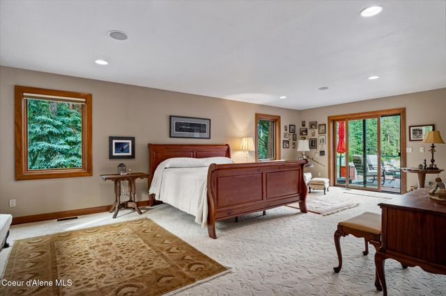12466 N Holmes LN, Hayden, ID 83835