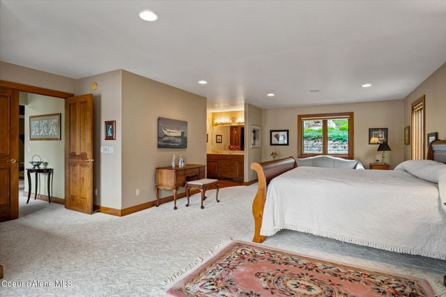 12466 N Holmes LN, Hayden, ID 83835