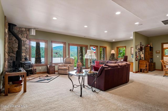 12466 N Holmes LN, Hayden, ID 83835