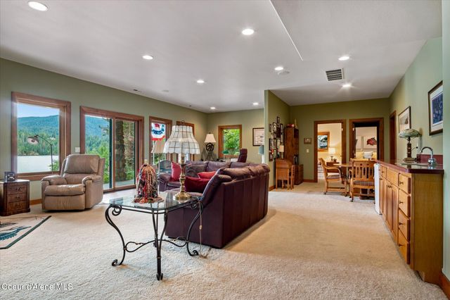 12466 N Holmes LN, Hayden, ID 83835