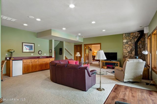 12466 N Holmes LN, Hayden, ID 83835