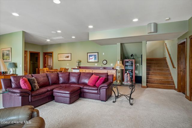 12466 N Holmes LN, Hayden, ID 83835