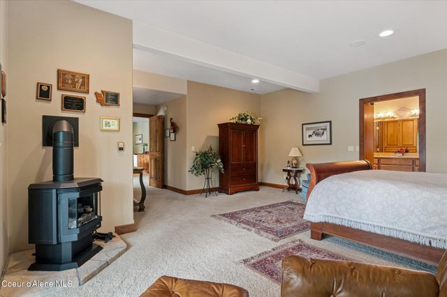 12466 N Holmes LN, Hayden, ID 83835