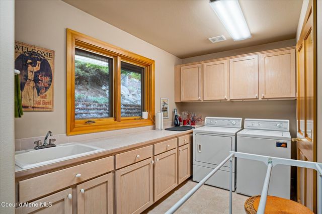 12466 N Holmes LN, Hayden, ID 83835