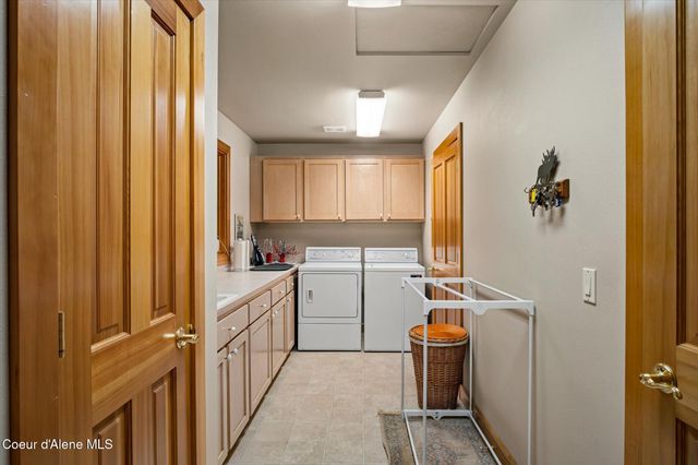 12466 N Holmes LN, Hayden, ID 83835