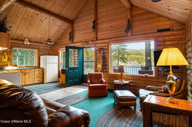 12466 N Holmes LN, Hayden, ID 83835