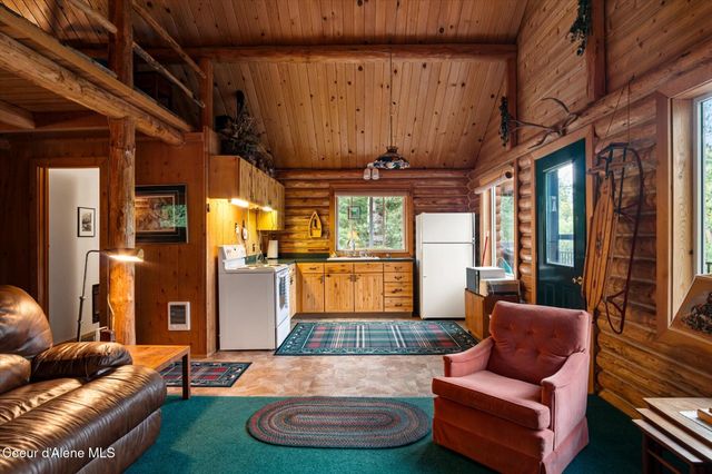 12466 N Holmes LN, Hayden, ID 83835