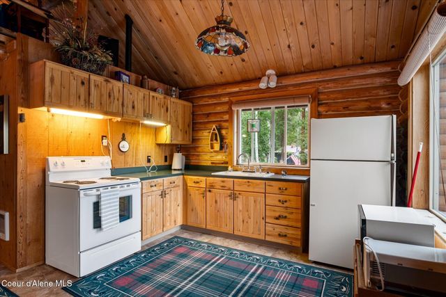 12466 N Holmes LN, Hayden, ID 83835