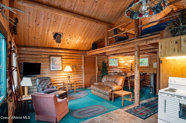 12466 N Holmes LN, Hayden, ID 83835