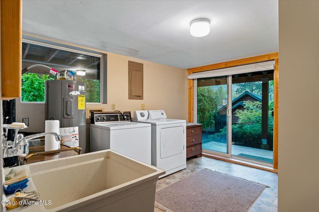 12466 N Holmes LN, Hayden, ID 83835