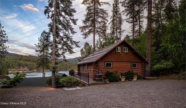 12466 N Holmes LN, Hayden, ID 83835