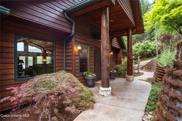 12466 N Holmes LN, Hayden, ID 83835