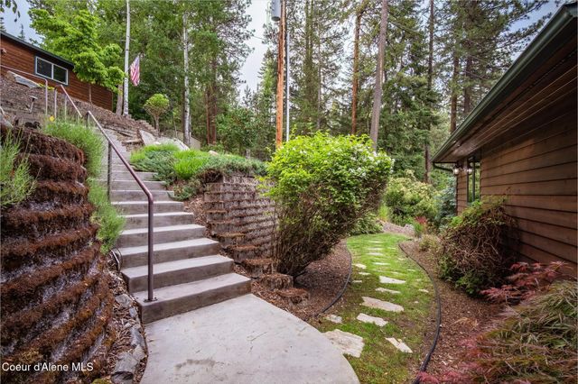 12466 N Holmes LN, Hayden, ID 83835