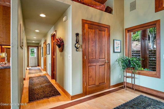 12466 N Holmes LN, Hayden, ID 83835