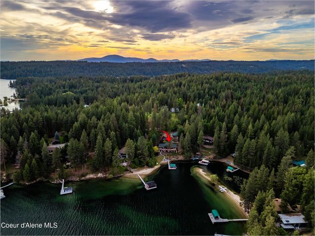 12466 N Holmes LN, Hayden, ID 83835