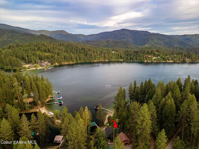 12466 N Holmes LN, Hayden, ID 83835