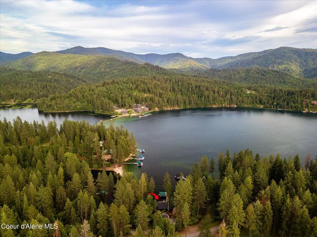 12466 N Holmes LN, Hayden, ID 83835