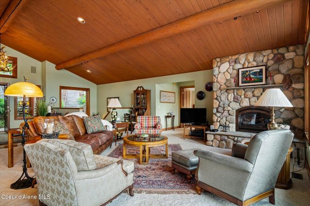 12466 N Holmes LN, Hayden, ID 83835