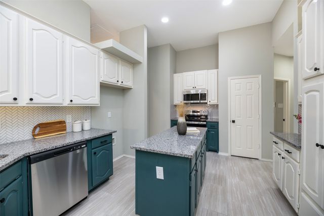 716 Red Oak, Crowley, TX 76036