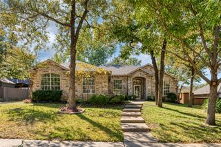 716 Red Oak, Crowley, TX 76036