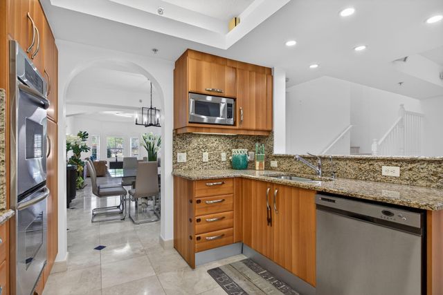 2051 SE 3rd Street Th8, Deerfield Beach, FL 33441