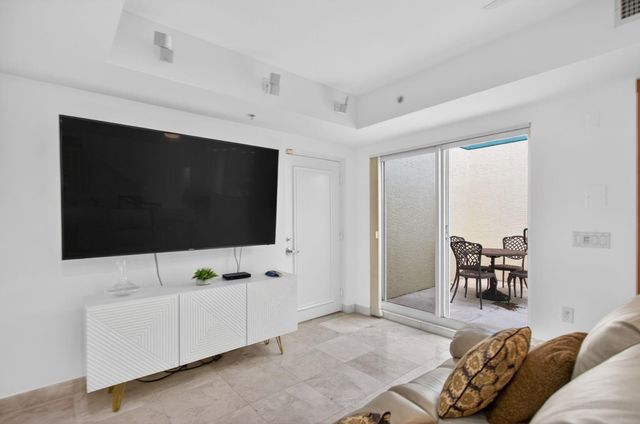 2051 SE 3rd Street Th8, Deerfield Beach, FL 33441