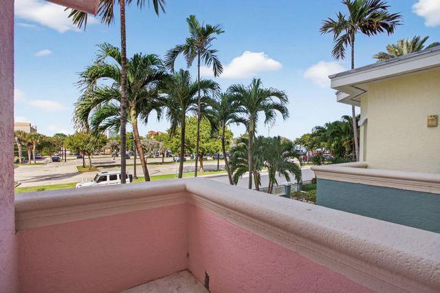 2051 SE 3rd Street Th8, Deerfield Beach, FL 33441