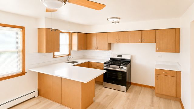 5834 W Montrose Avenue 2N, Chicago, IL 60634
