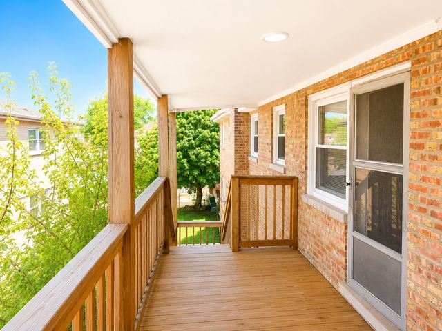 5834 W Montrose Avenue 2N, Chicago, IL 60634