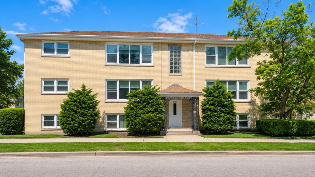5834 W Montrose Avenue 2N, Chicago, IL 60634