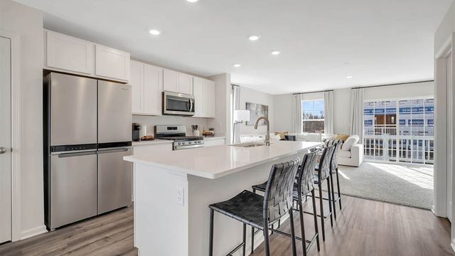411 Lakeshore Court, St. Charles, IL 60174