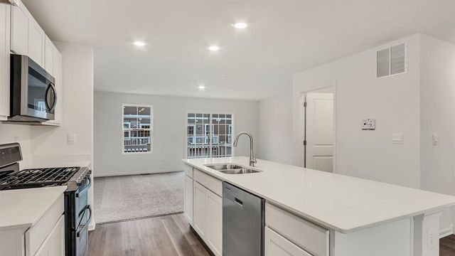 411 Lakeshore Court, St. Charles, IL 60174
