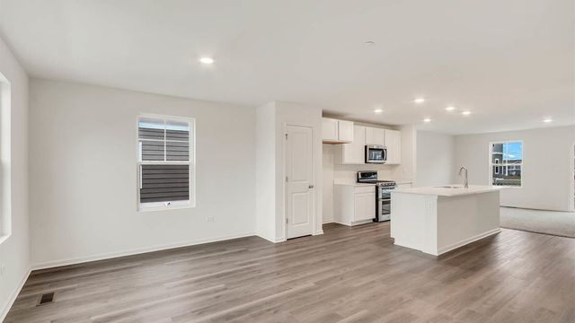 411 Lakeshore Court, St. Charles, IL 60174