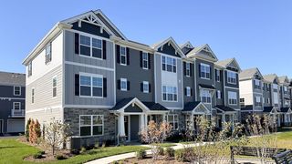 411 Lakeshore Court, St. Charles, IL 60174